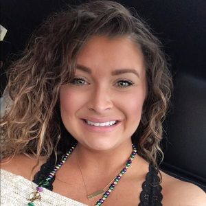 Meet your Posher, Caitlin